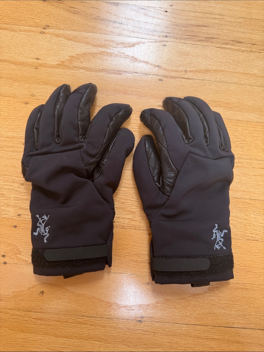 Arc'teryx gloves, leather and softshell windstopper Small
